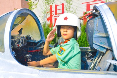 小小飞行员